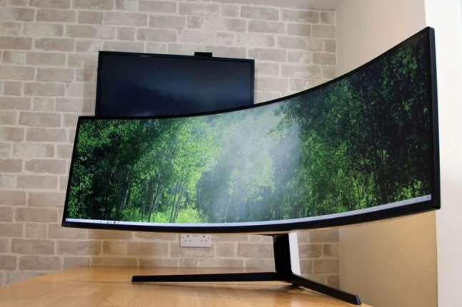 curved gaming-monitor